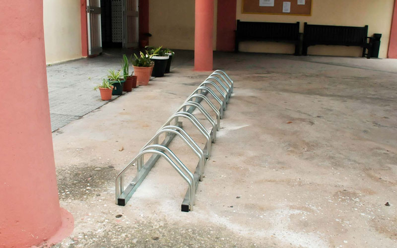 El Ayuntamiento prevé instalar por toda la ciudad cerca de un centenar de aparcabicicletas