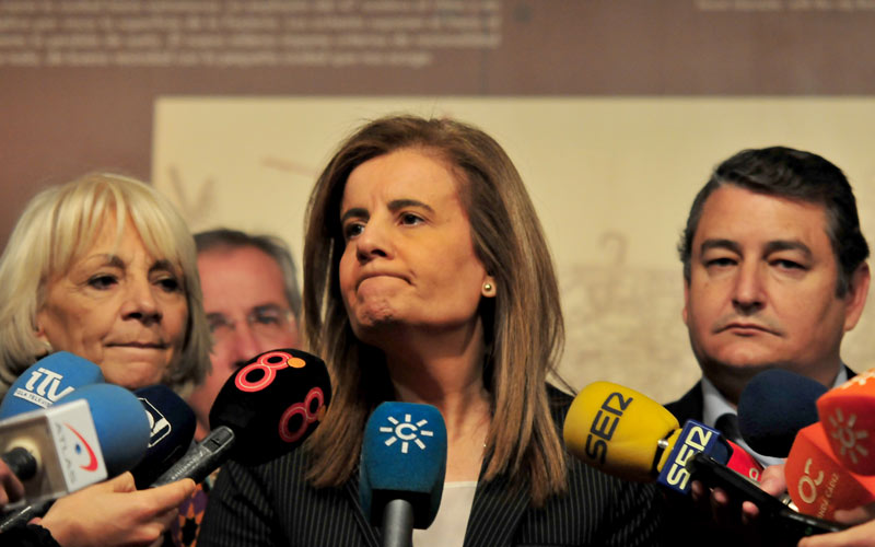 Báñez visita los astilleros gaditanos y sentencia que “la recuperación económica y el empleo están llegando a la Bahía”