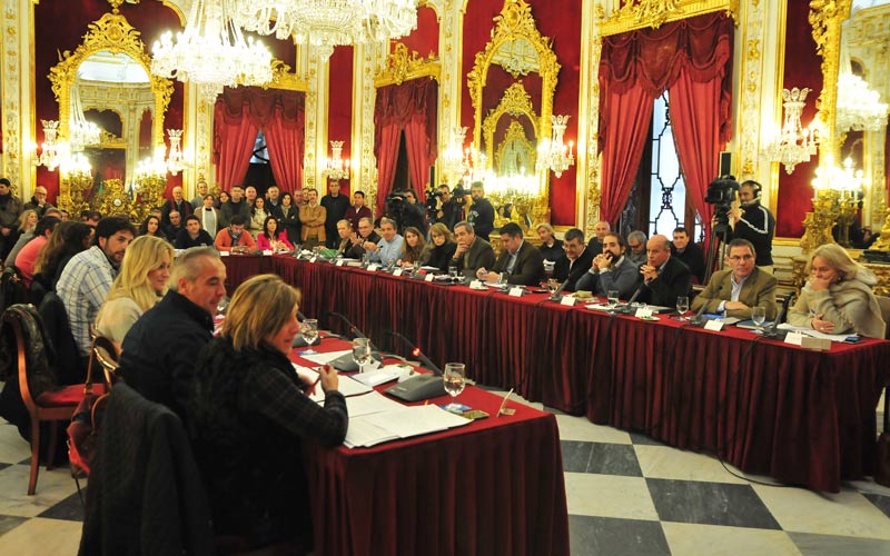 El PP, mirando a la Junta, tumba de nuevo el plan de empleo en la Diputación gaditana con recursos propios que exige la oposición