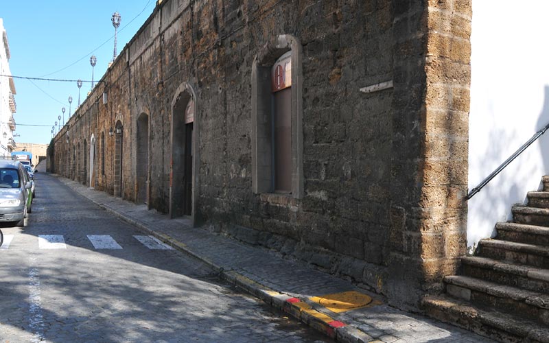 El colegio Celestino Mutis, ante sus problemas de espacio, solicita al Ayuntamiento el uso de dos bóvedas de la muralla de San Carlos