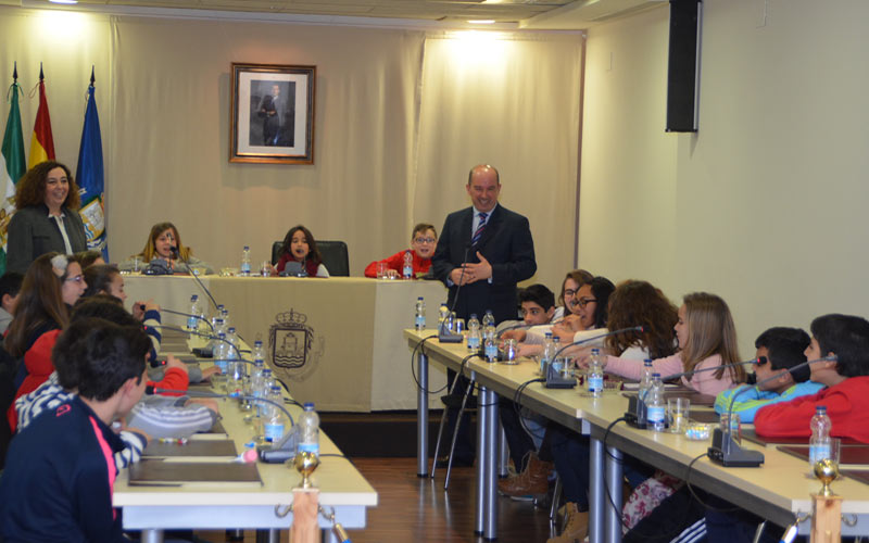 Escolares del Puente Zuazo, protagonistas del pleno infantil