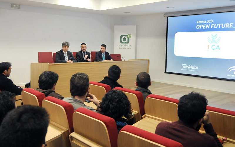 Más de 40 estudiantes de la UCA participan en el programa ‘Talentum Startups’ conveniado entre la Junta y Telefónica