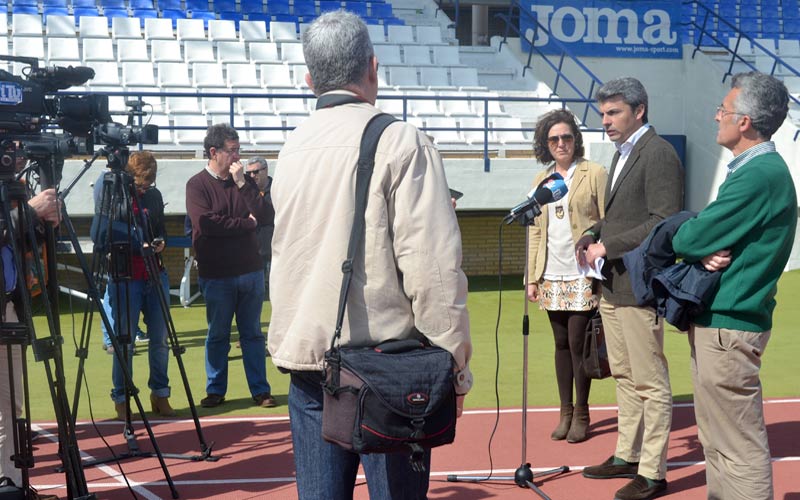 Se ultiman las obras de mejora del estadio municipal de Bahía Sur, en las que se invierten 190.000 euros