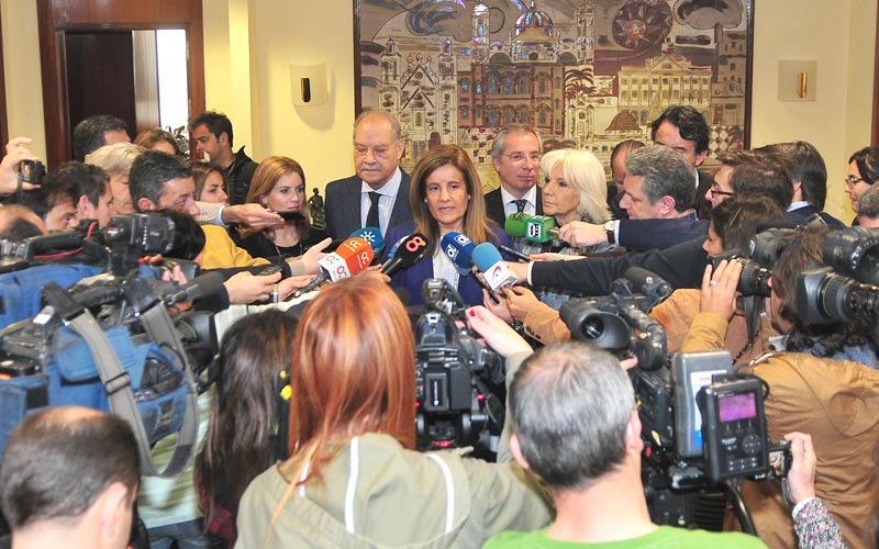 La ministra de Empleo pisa Cádiz e interpreta y vende que la provincia “se está incorporando con paso firme a la recuperación”