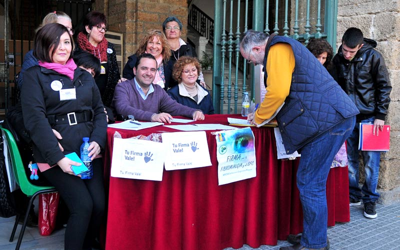Agafi se suma en Cádiz a la campaña nacional de recogida de firmas de apoyo a la ILP de los enfermos de fibromialgia