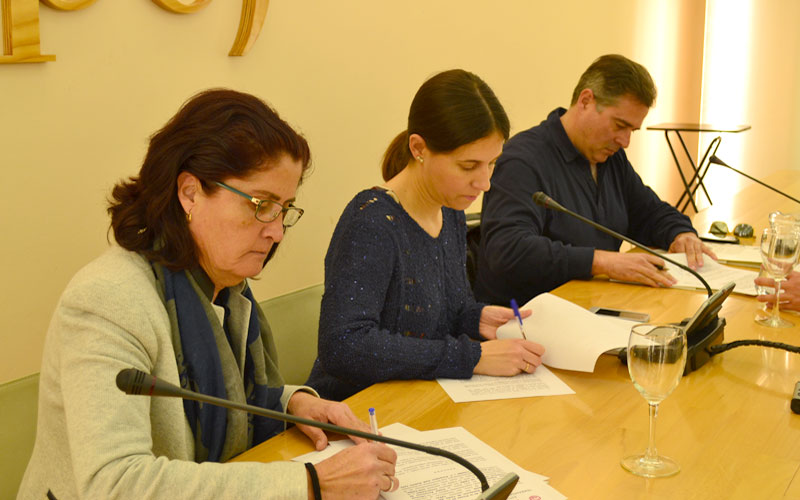 Sindicatos y APC se unen para “arrojar luz” sobre la precariedad laboral en los medios y la discriminación salarial de la periodista