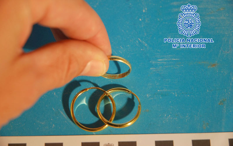 Sorprendida in fraganti en Jerez una pareja especializada en asaltar a mayores por el método del ‘hurto cariñoso’