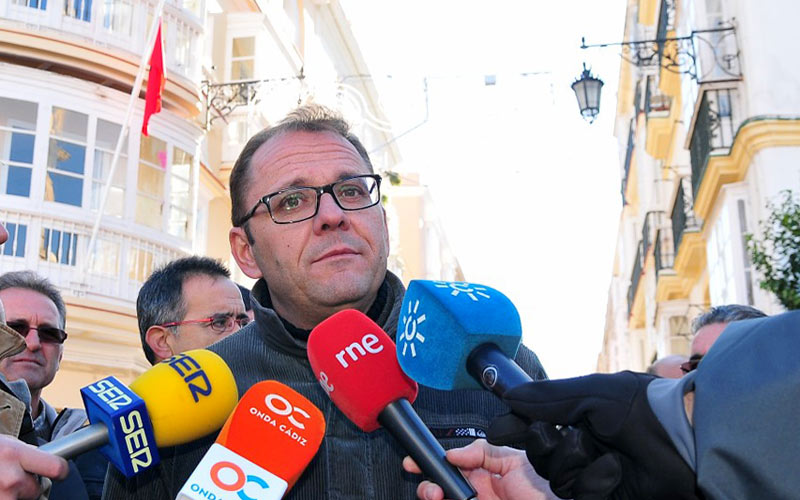 “Quien hace unos meses defendía los derechos de los trabajadores, hoy se ha vendido a los intereses de la empresa”