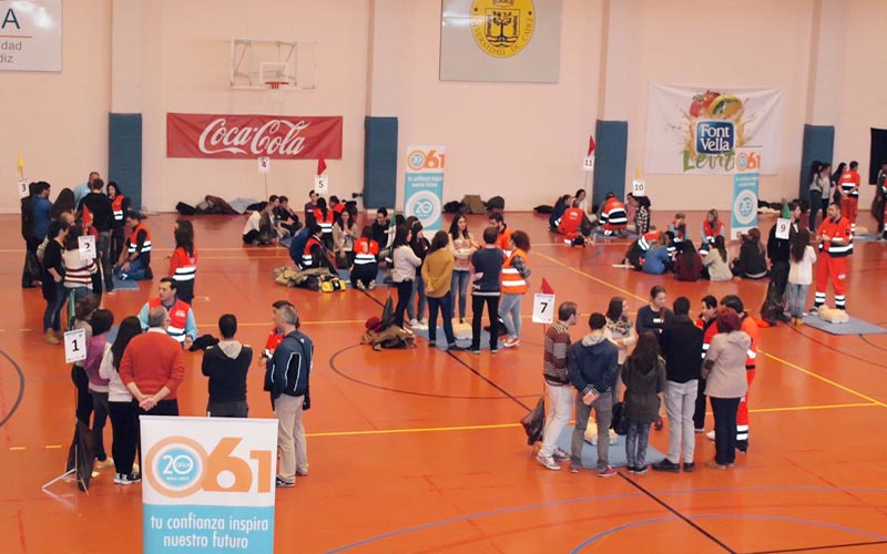 El 061 ‘entrena’ en el campus de Puerto Real a más de 300 universitarios en técnicas básicas de reanimación cardiopulmonar