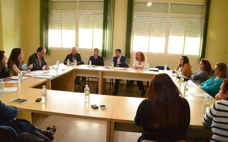 Educación se reúne al fin con Ayuntamiento y Ampas de los antiguos colegios de Defensa, pero no hay acuerdo alguno