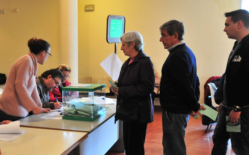 Cierran los colegios electorales; crece la participación significativamente en la Bahía respecto a las Andaluzas de 2012