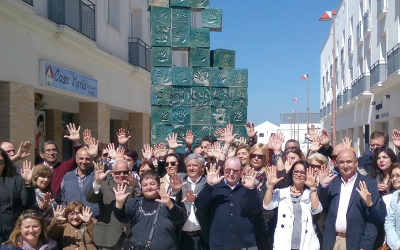 Chiclana deja la huella de su espíritu solidario en una escultura