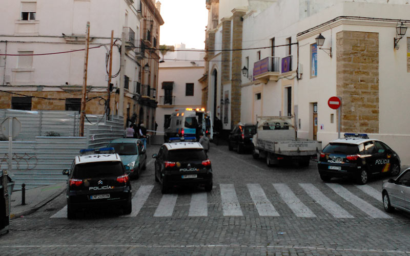 Fallece en el barrio de Santa María en el momento de ser detenido por amenazar a un vecino y agredir a los policías
