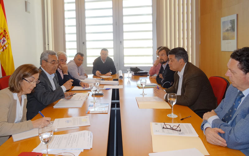 Junta y Ayuntamiento, cinco meses después de firmar el convenio, crean una subcomisión sobre los puntos conflictivos del carril bici