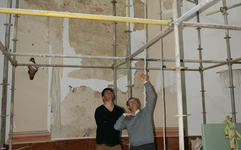 La ermita de Santa Ana continúa “en estado de abandono” un año y medio después de cerrar la sala principal… por 10.000 euros