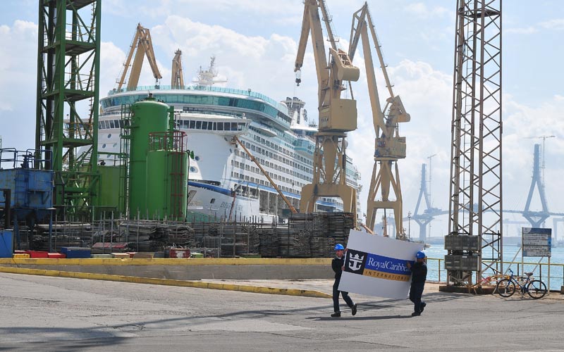 Sanz pronostica que si las negociaciones en marcha “culminan con éxito” la industria naval gaditana “volverá a su etapa más dorada”