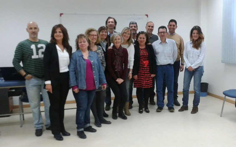 Profesionales del Distrito Bahía de Cádiz aprenden la lengua de signos para mejorar la comunicación con las personas sordas