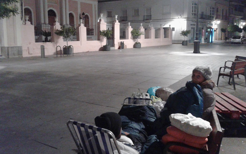 La Policía desaloja a Magdalena, acampada desde hace dos meses a las puertas del Ayuntamiento