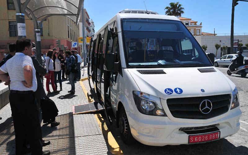 Estudian la viabilidad de que el servicio de transporte urbano se dote de microbuses para recorrer el centro de Cádiz