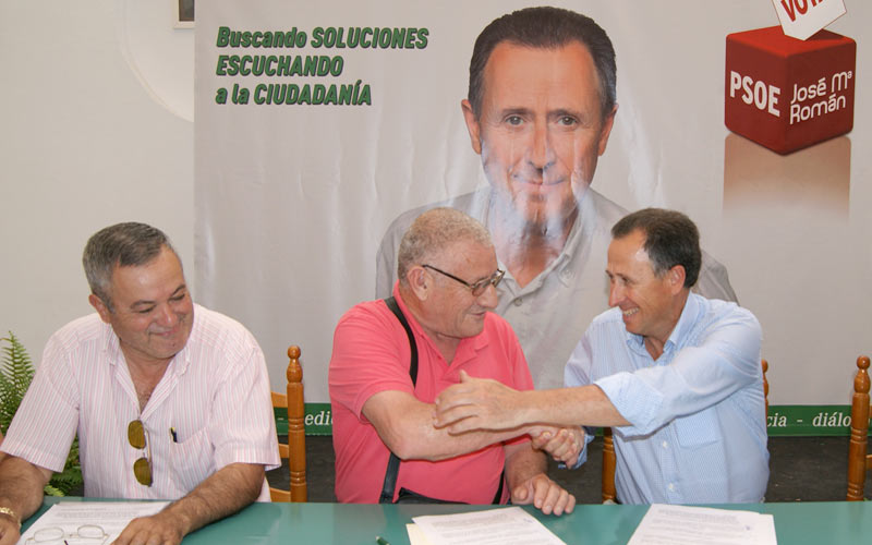 El PSOE se compromete con la asociación por un IBI Real a una revisión total del catastro si gobierna en Chiclana tras el 24-M