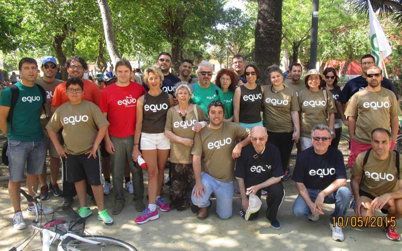 Equo hace campaña pedaleando