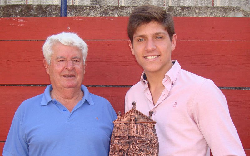 Jesús Rivero, alumnos de la Escuela de San Fernando, tercer clasificado en el XIX Ciclo de Becerradas