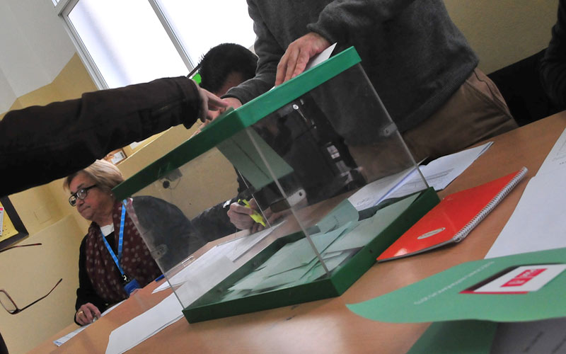 Un total de 530.217 electores de la Bahía de Cádiz están llamados este domingo a decidir los ‘colores’ de sus siete ayuntamientos