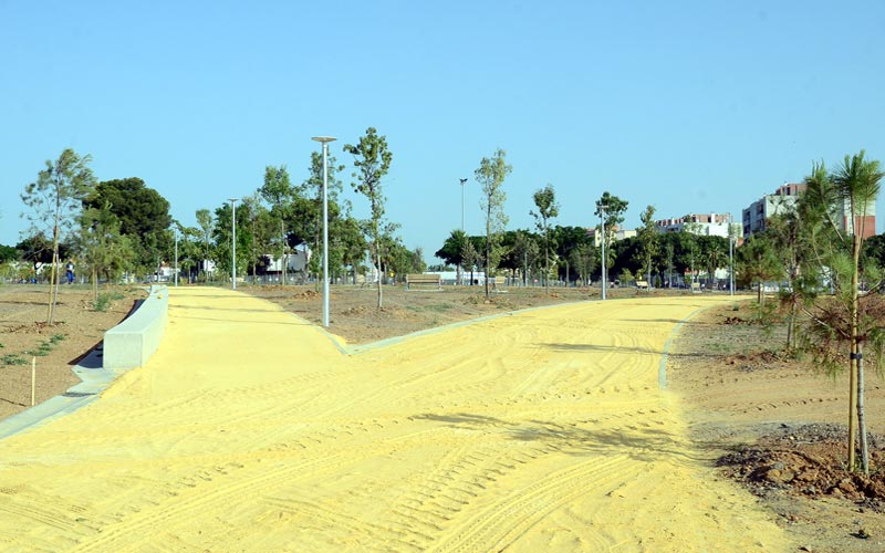 A punto de finalizar las obras de las plazas Zahara y Algar en La Granja, y los aparcamientos de calle Ferrocarril en Vallesequillo