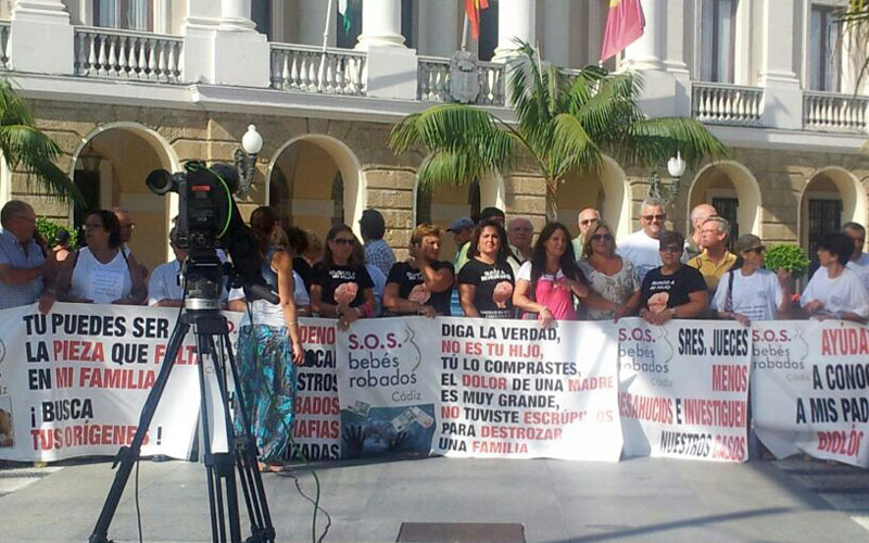 SOS Bebés Robados lamenta que “no solo no quieren aceptar nuestros recursos sino que nos obligan a pagar las costas”