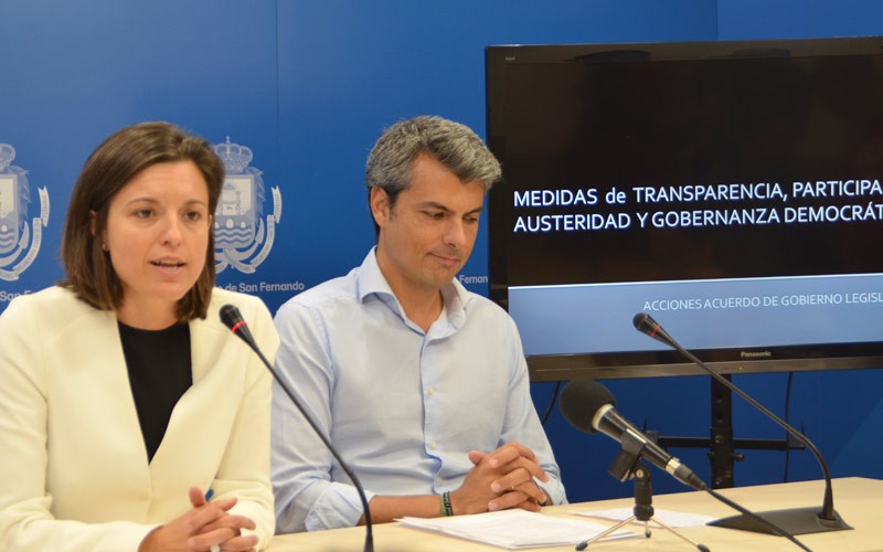 El bipartito isleño prevé poner en marcha una treintena de medidas para una gestión “austera, transparente y participativa”