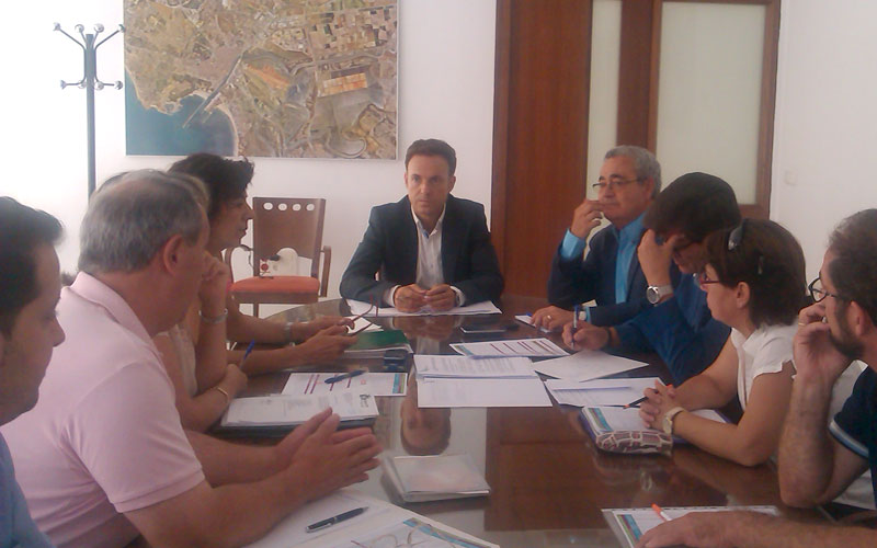 Junta y Ayuntamiento, tras el cambio de Gobierno local, dan un nuevo “impulso” a la adjudicación de las viviendas de Santa Clara 