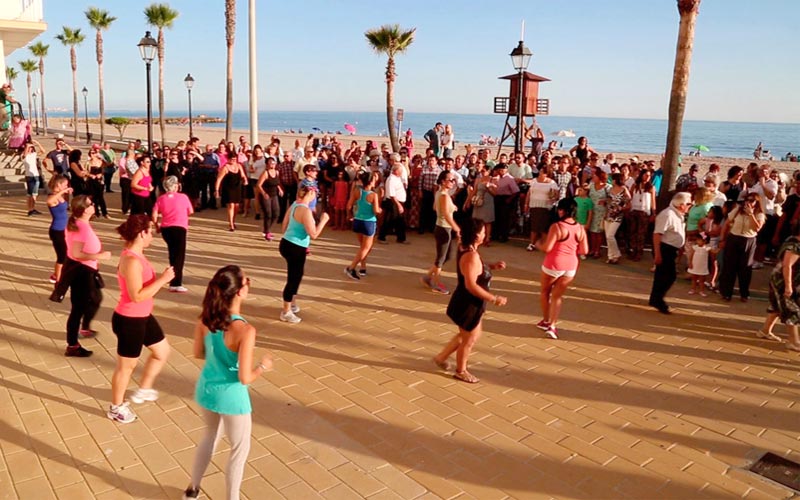 Un ‘paseo’ estrena la temporada de playa