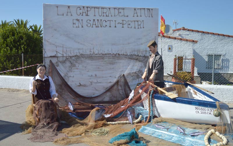 La Venta Florentina recreando la pesca de la almadraba de Sancti Petri gana el concurso de juanillos de la XXXIV Noche de San Juan