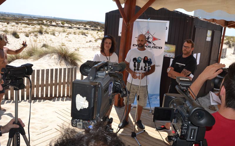 La playa de Camposoto acoge este fin de semana las actividades del Surfing Day 2015