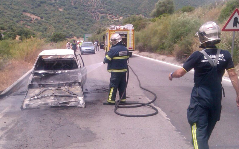 Más de un millón de gaditanos están atendidos por menos de 500 bomberos; supone sólo el 40% de lo recomendado por la UE