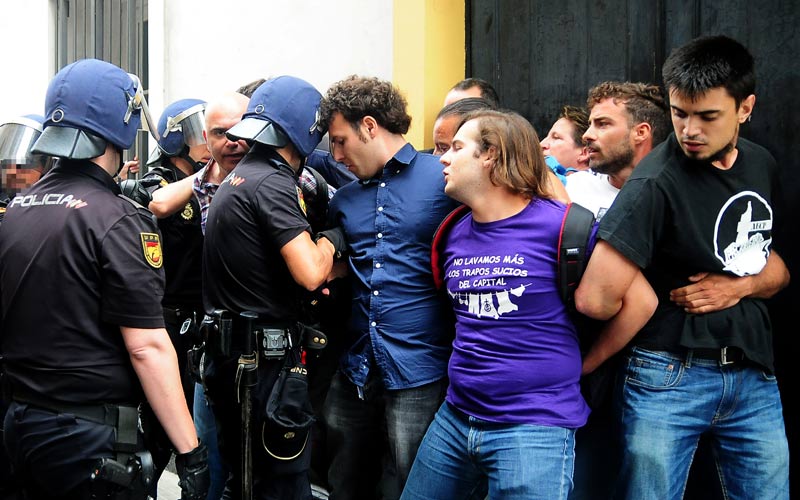 Los activistas que intentaron posponer el desahucio en Benjumeda “no cometieron ninguna ilegalidad sino que trataban de evitarla”
