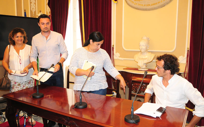 Un bipartito de “diez compañeros” se reparte el Gobierno local, con nueve áreas; se crea la concejalía de Deuda y ‘desaparece’ Fiestas