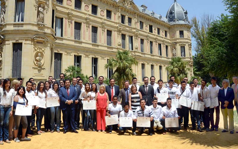 El consejero de Turismo destaca la Real Escuela del Arte Ecuestre como “recurso turístico y centro de formación de excelencia”