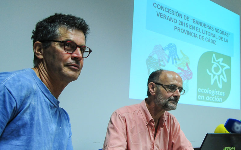 El litoral de la provincia, ‘castigado’ este verano con 15 banderas negras y 13 puntos negros por parte de Ecologistas en Acción