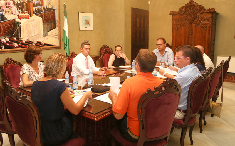 Aeciro aborda con el alcalde la situación del Polígono Industrial y la nueva ordenanza municipal de apertura y obra