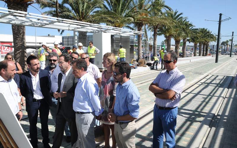 El consejero de Fomento, que espera reunirse con Pastor en septiembre, repasa las obras del tranvía en Chiclana y La Isla