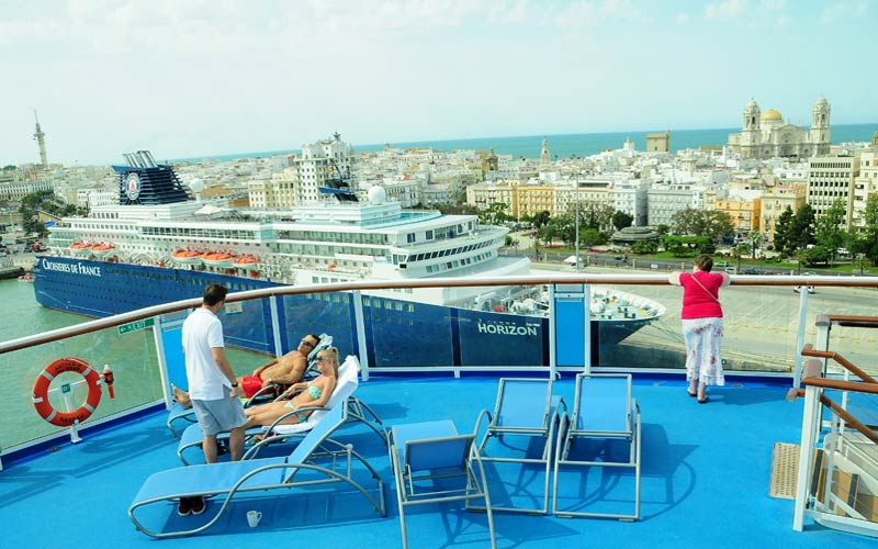 Los turistas de cruceros habrían gastado en Cádiz y su entorno el pasado años cerca de 16 millones de euros, según un informe