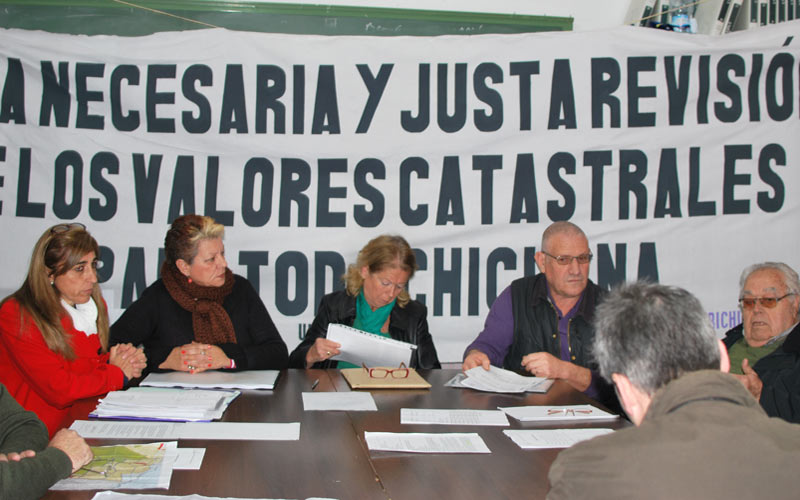 Por un IBI real se opone a la subida del IBI para cuadrar los presupuestos en Chiclana, y sugiere que antes toca reducir gastos