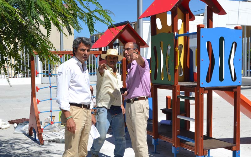 Nueva zona infantil para la Plaza de las Esculturas, cuyo maltrecho césped se resembrará en septiembre