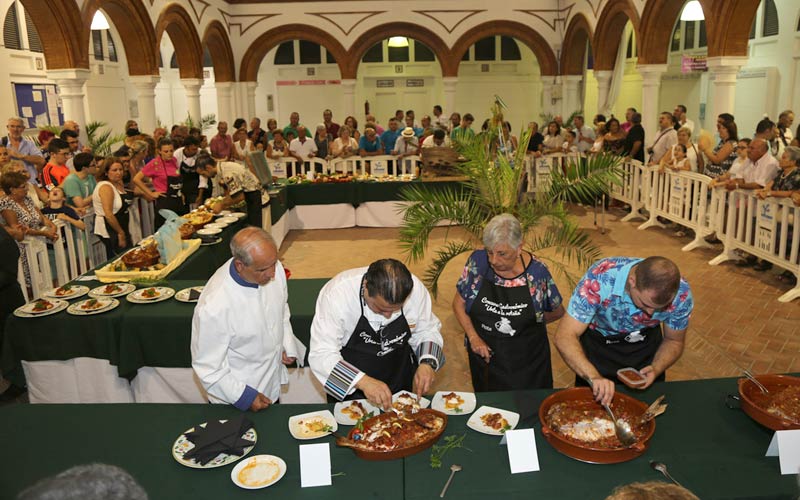 Luisa Periani y Sergio Laynez ganan el concurso gastronómico que cierra una Fiesta de la Urta concentrada en el centro de la Villa