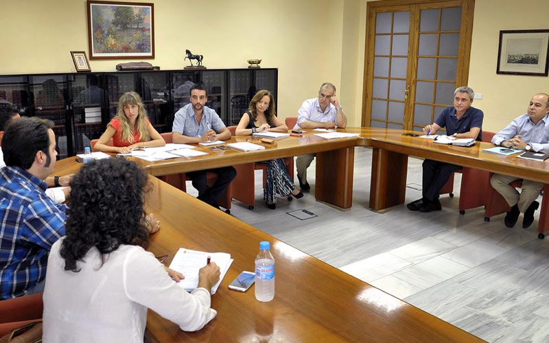 Ayuntamiento, Aquajerez y las tres pedanías interesadas en remunicipalizar el agua se reúnen para estudiar el traspaso