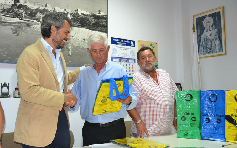 Las asociaciones de vecinos repartirán 10.000 packs de recogida selectiva para fomentar el reciclaje entre las familias isleñas
