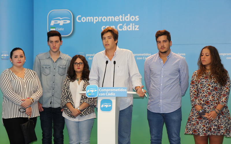 “Cuántas cosas se pueden hacer con los 3,2 millones perdidos por obras no ejecutadas en colegios”, se preguntan jóvenes del PP