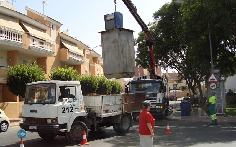 La basura se sacará del recibo del agua y “bajará un 10%”