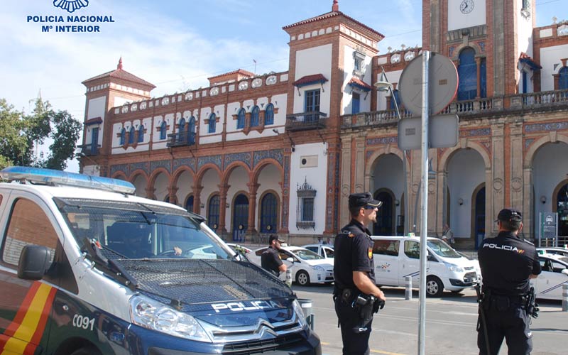 Sorprendido en la estación de autobuses de Jerez con casi un kilo de hachís en la mochila